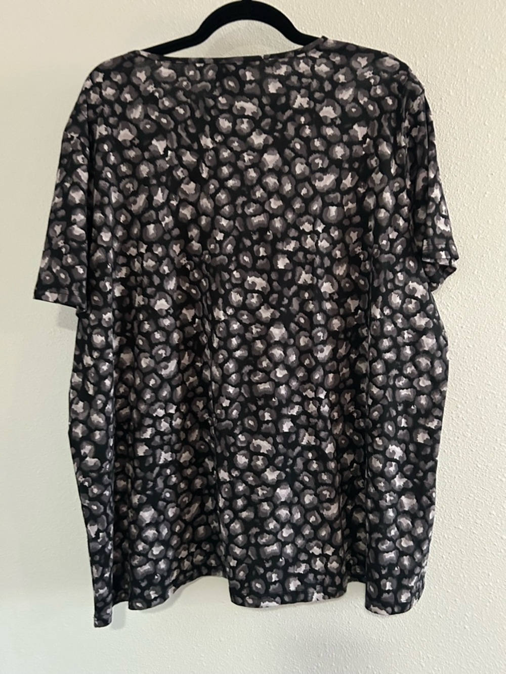 CCX Black and Gray Short Sleeve Leopard Print Tee - Picture 3 of 3